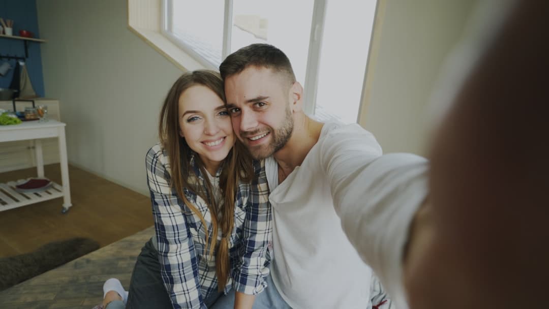 How to Be Intimate in a Long-Distance Relationship: 10 Real Strategies