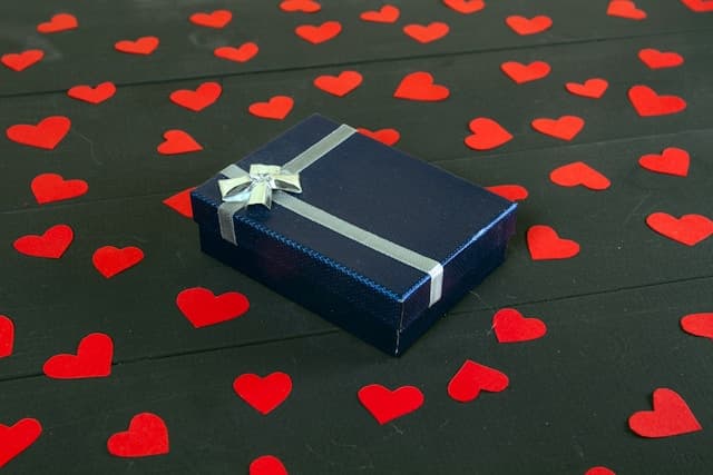 Long Distance Relationship Gifts: 40 Ideas They Will Actually Love