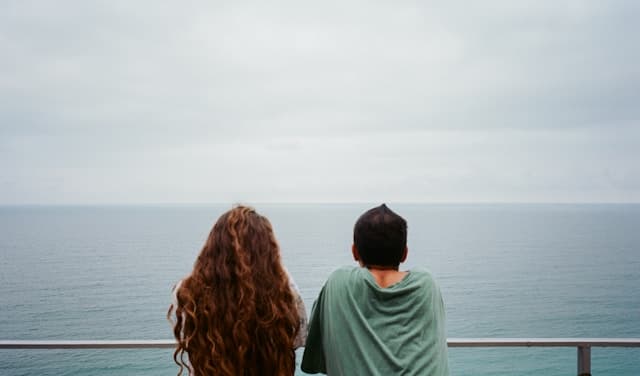 What Guys Want in a Long Distance Relationship: 10 Things Men Need