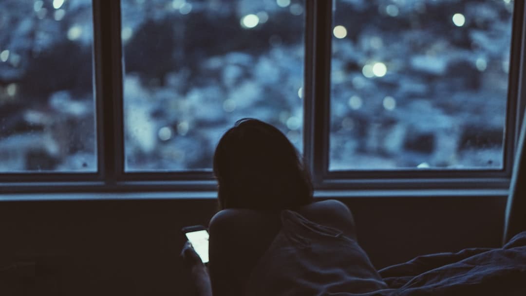 What Kills Long-Distance Relationships: 9 Threats Backed by Research
